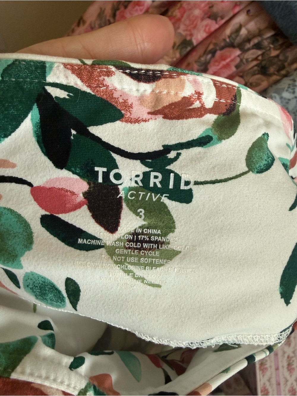 torrid White Floral High-Waist Capri Legging & Crop Tank Set - Picture 2 of 6